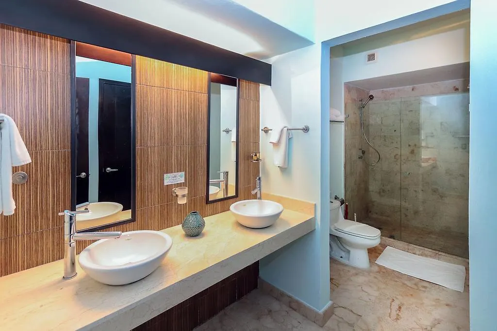 Beachfront Condo, 2 Bedroom - Ocean View At Corto Maltes Playa del Carmen Apartamento